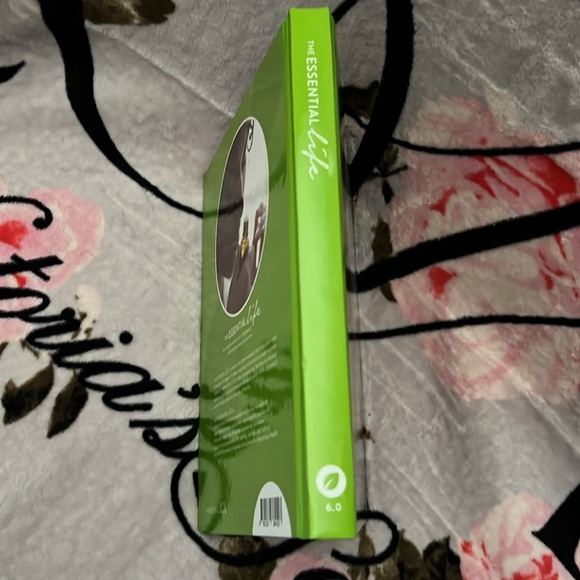 🧡PRICE DROP🧡NWOT💜The EO Book. The world‘s most trusted EO reference guide - Picture 5 of 5